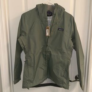 NWT-  Patagonia Torrentshell 3L rain jacket - Size XS